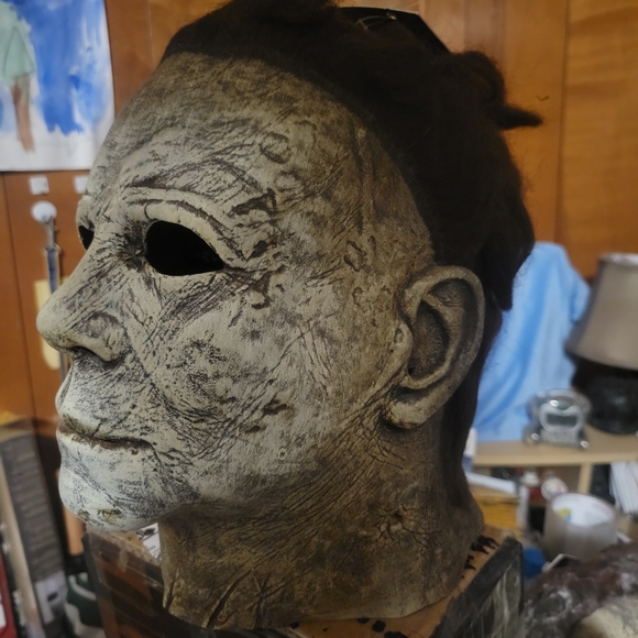 Michael Myers Halloween 2018 Mask - Picture 3 of 3